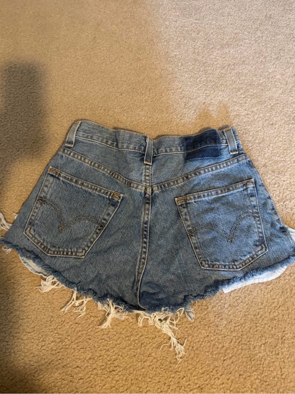 LEVI Shorts - Picture 4 of 4